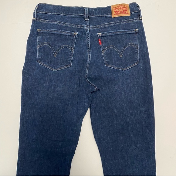 Levi’s Women’s Classic Straight Leg Dark Wash Denim Blue Jeans‎ 6 28x30 (30x29) - Picture 4 of 7